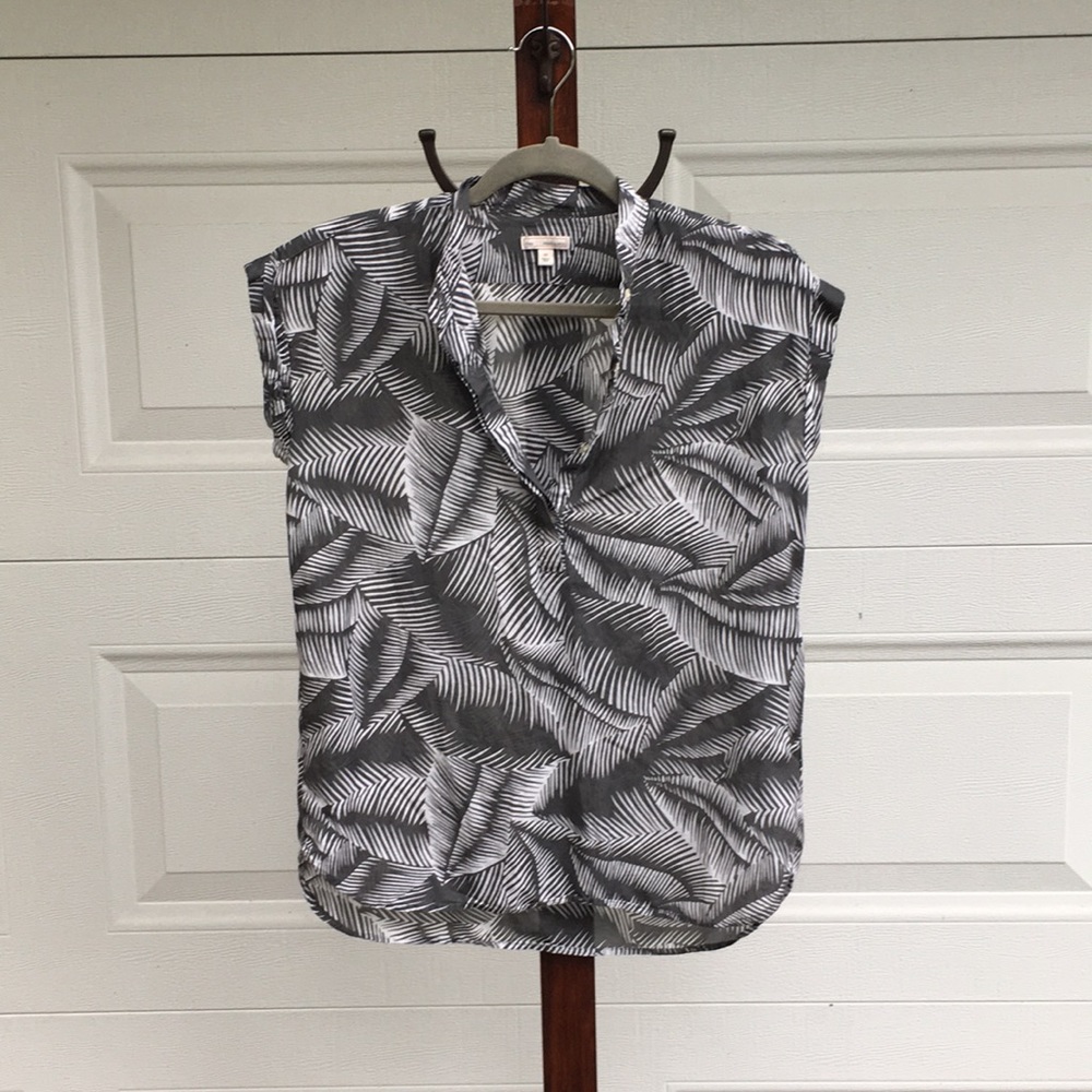 Gap button-up short sleeve blouse